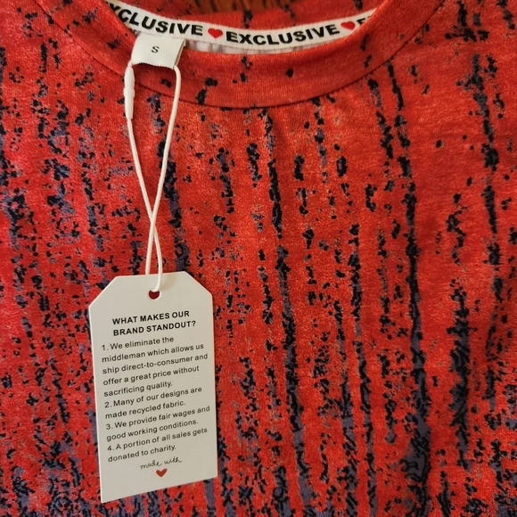 Exclusive red and purple demask pattern top - Picture 14 of 14